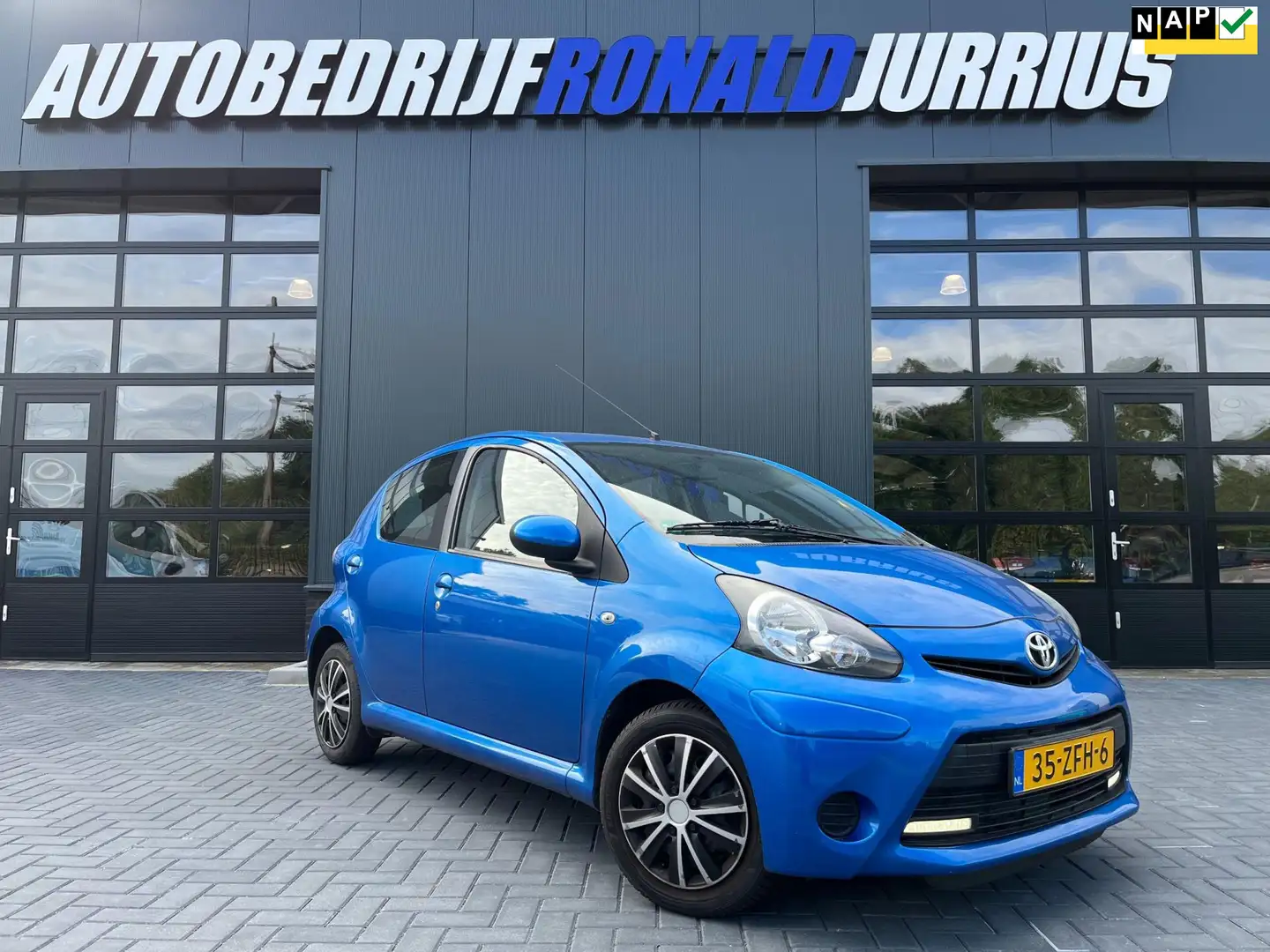 Toyota Aygo 1.0 VVT-i Aspiration NL.Auto/Airco/elc.pakket/5 de Blauw - 1