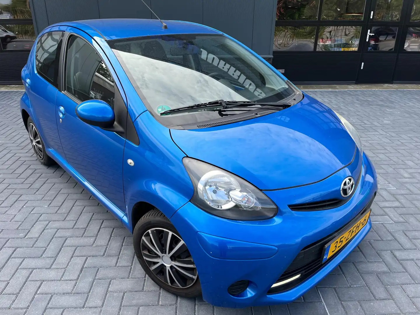 Toyota Aygo 1.0 VVT-i Aspiration NL.Auto/Airco/elc.pakket/5 de Blauw - 2