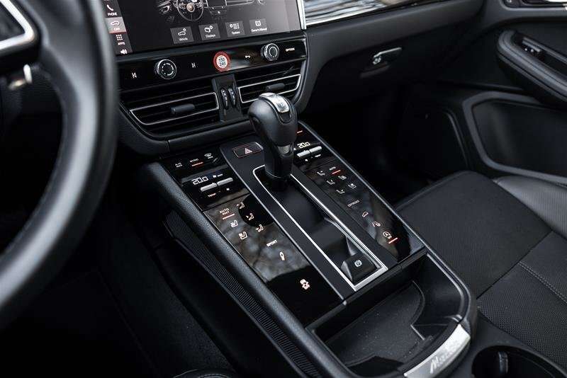 2024 Porsche Macan S AWD thumb 16