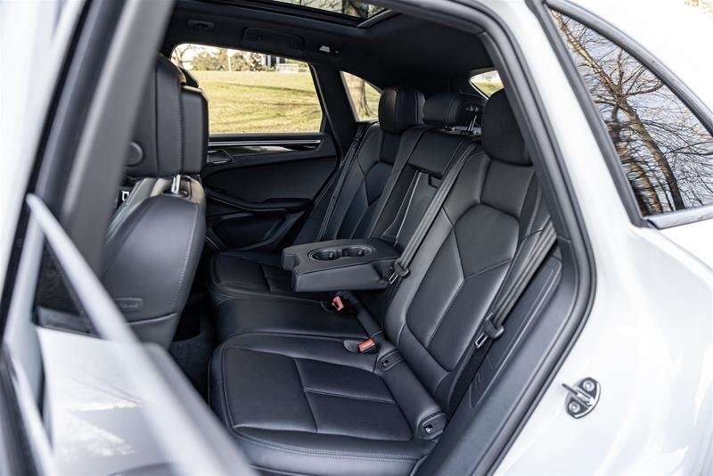2024 Porsche Macan S AWD thumb 19