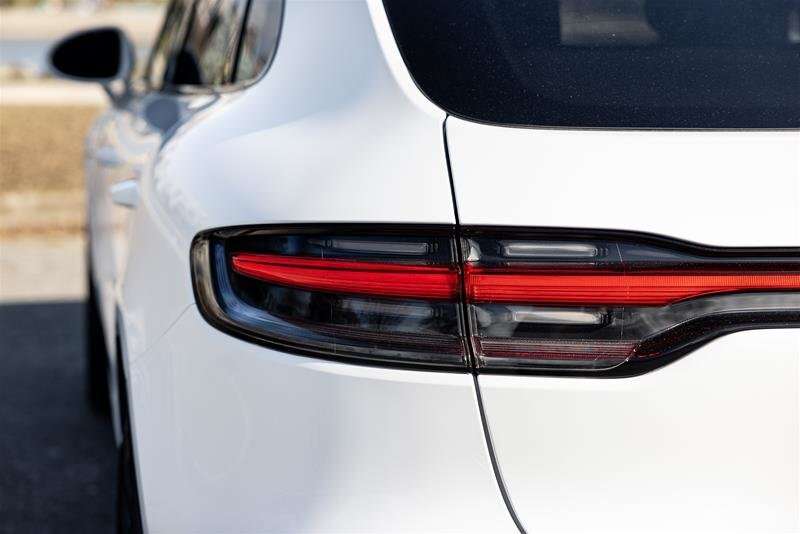 2024 Porsche Macan S AWD thumb 9