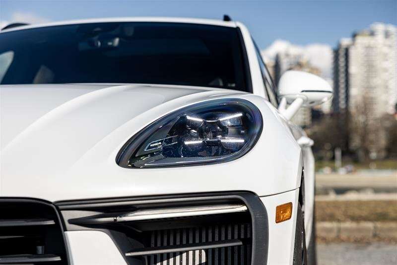 2024 Porsche Macan S AWD thumb 6