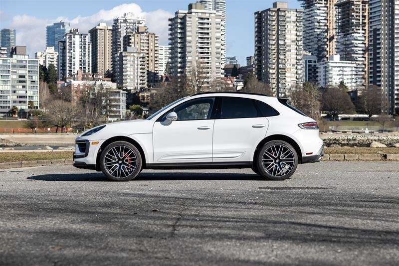 2024 Porsche Macan S AWD alt 3