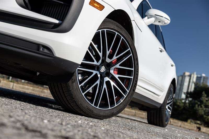 2024 Porsche Macan S AWD thumb 8