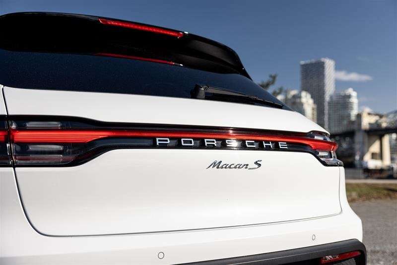 2024 Porsche Macan S AWD thumb 10
