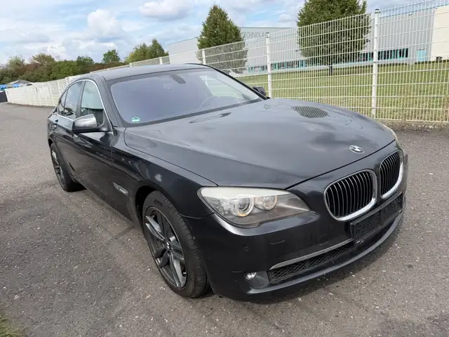 BMW 750 iL xDrive SoftClose/HeadUp/Bi-Xenon/Camera360