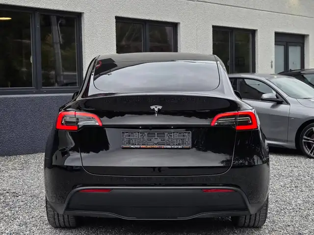 Tesla Model Y view 4