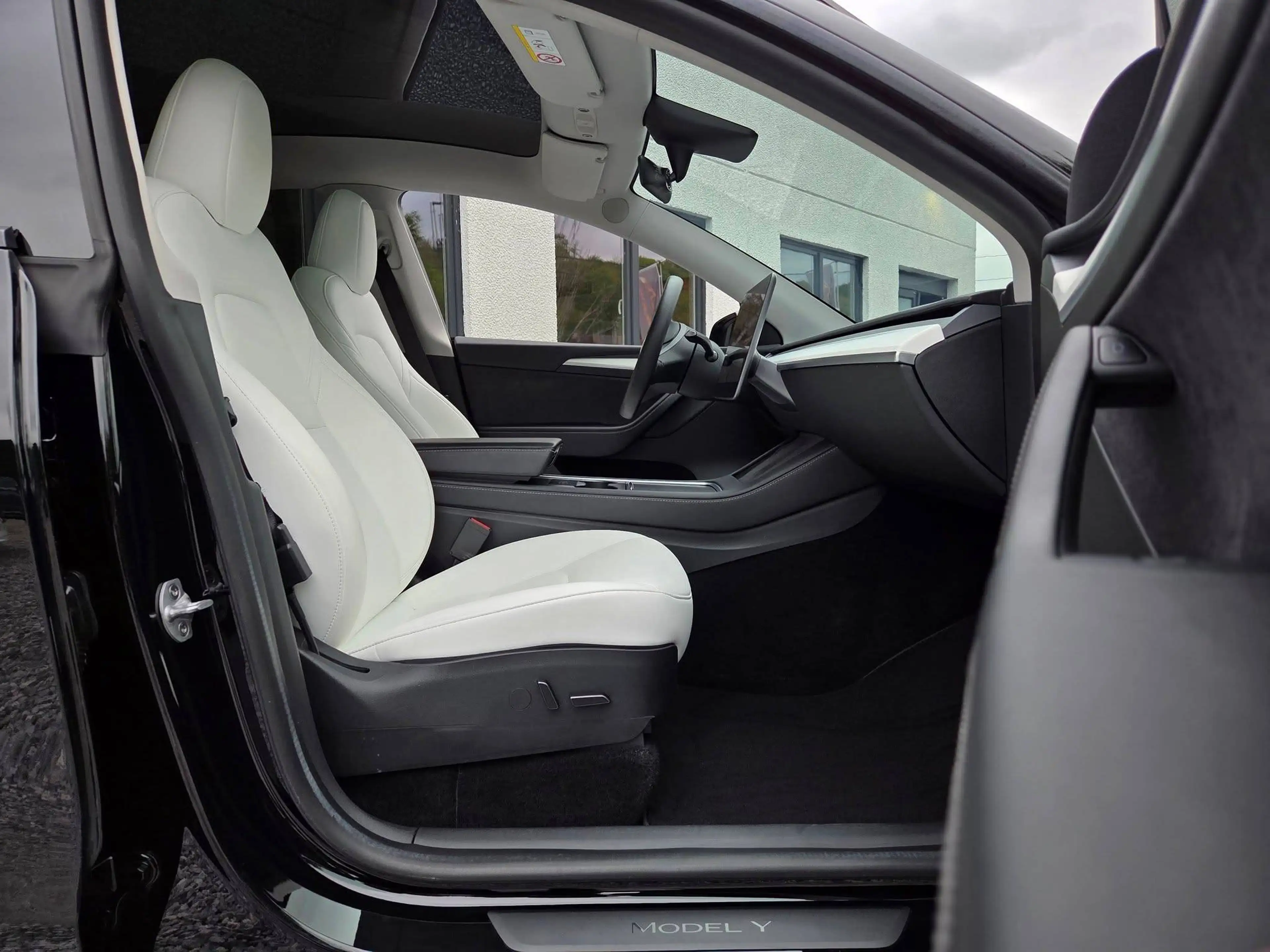 Tesla Model Y RWD | FULL BLACK | AUTOPILOT | TVA — photo 8