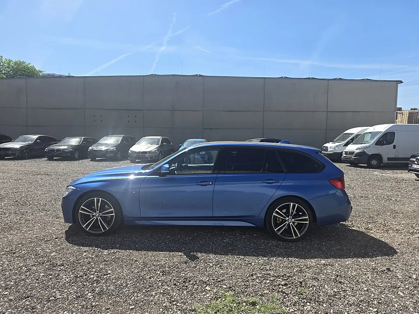 BMW 320 d xD M Sport Head Up Schiebedach Harman Kardon ACC Blau - 2