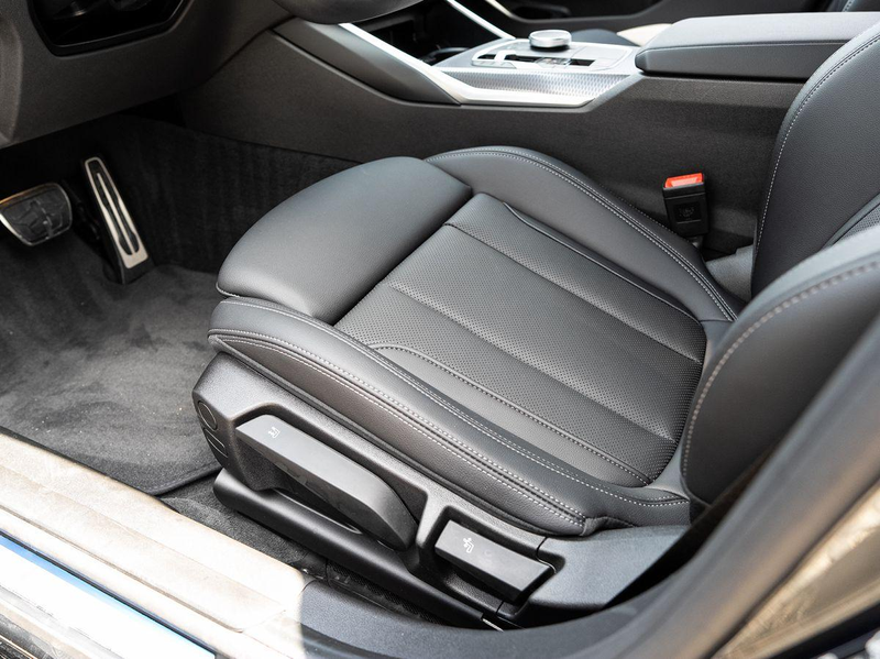 BMW 320 i Limousine M-Sport GSD Navi ParkAss S-Glas — photo 10