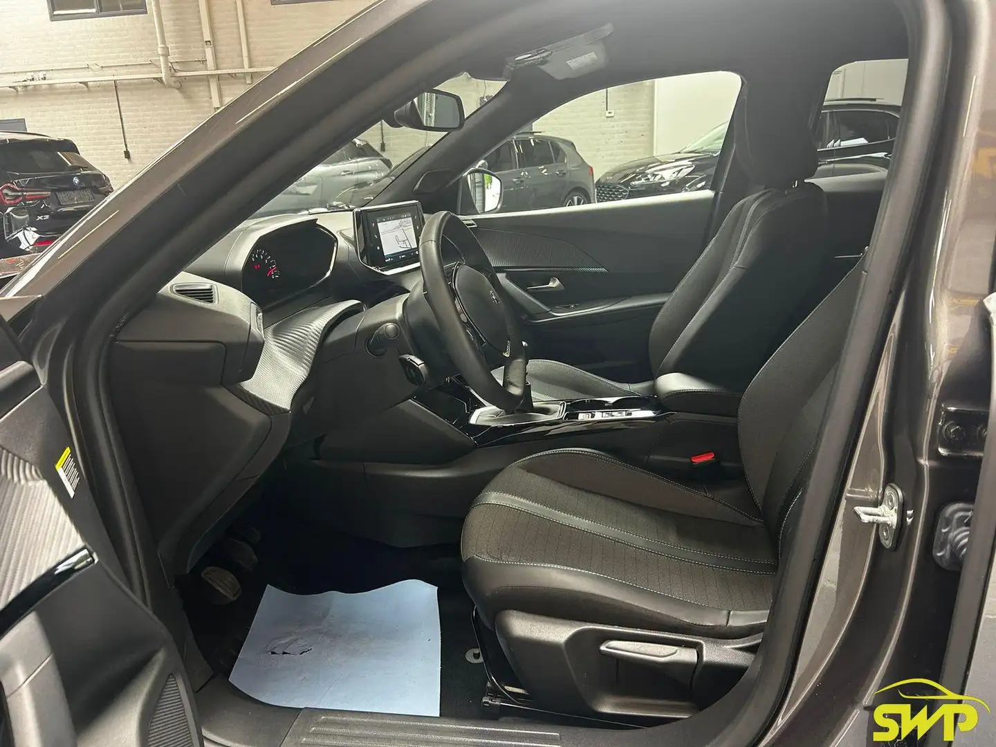 Peugeot 2008 1.2 PureTech Allure | 130pk | Navi | Cam Gris - 2
