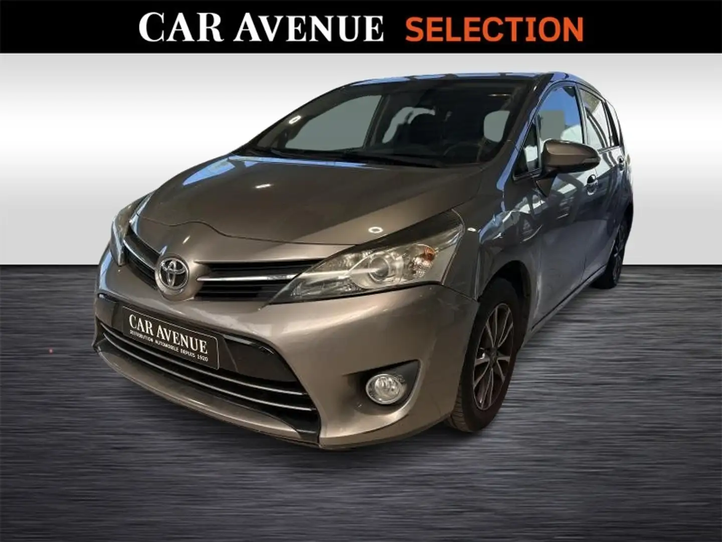 Toyota Verso Skyview Bronze - 1
