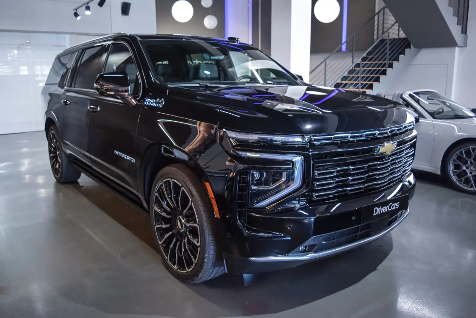 Chevrolet Suburban Schwarz - 1