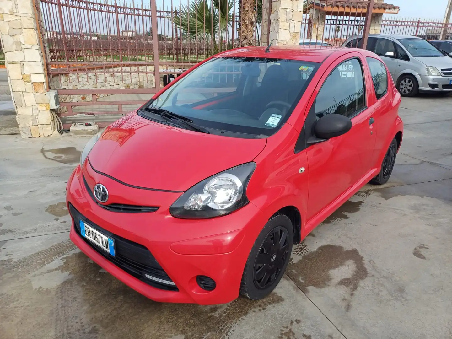 Toyota Aygo 1.0 Active Clima/Servo Rouge - 1