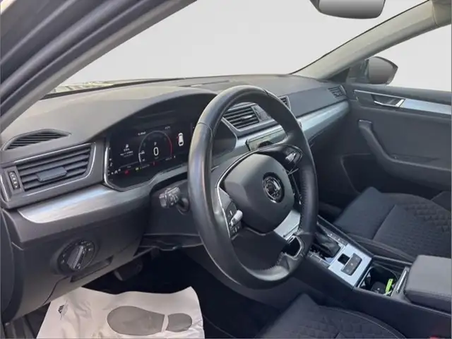 Skoda Superb view 17