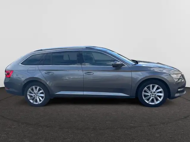 Skoda Superb view 11