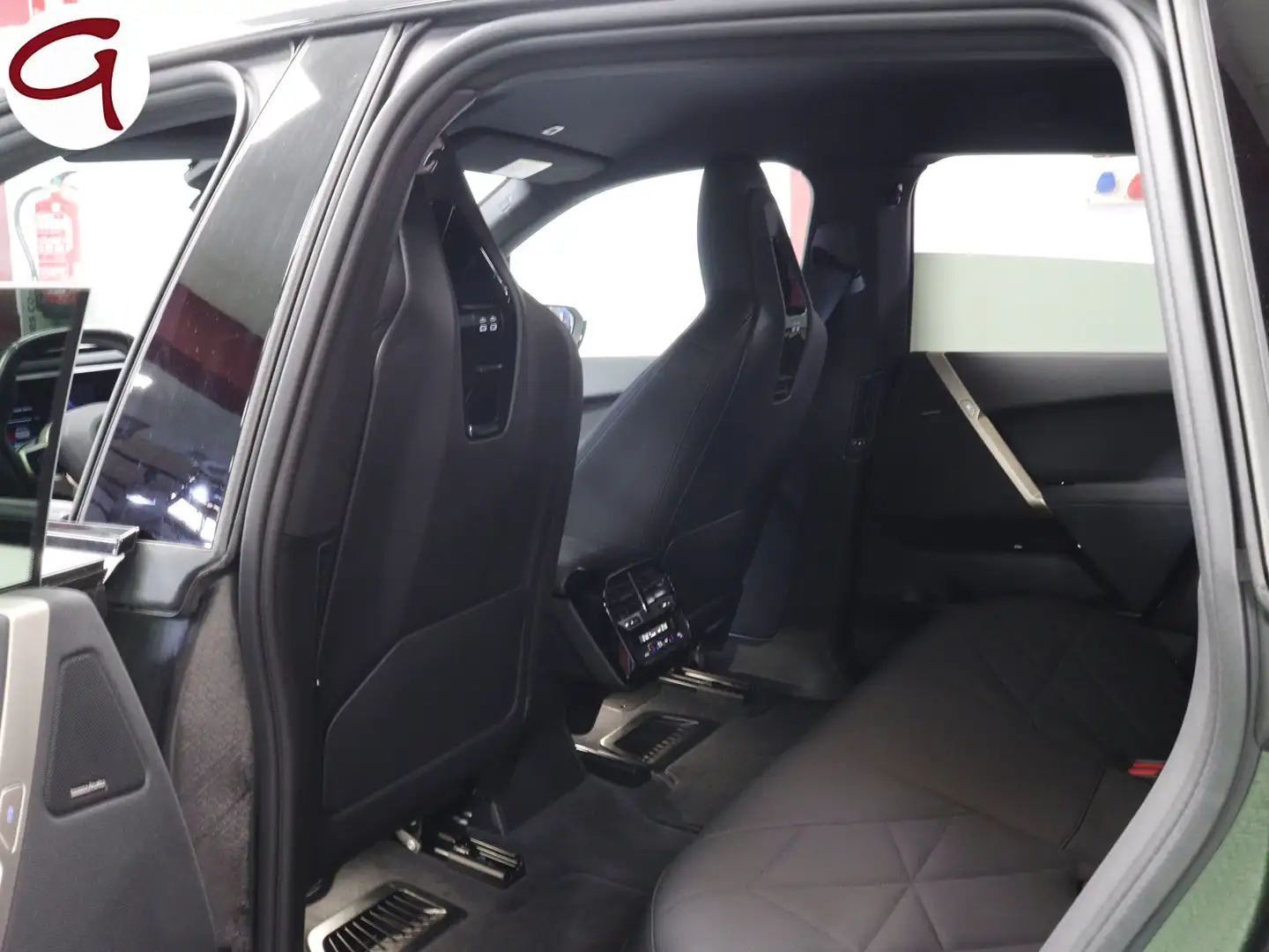 BMW iX xDrive 40 Bílá - 2