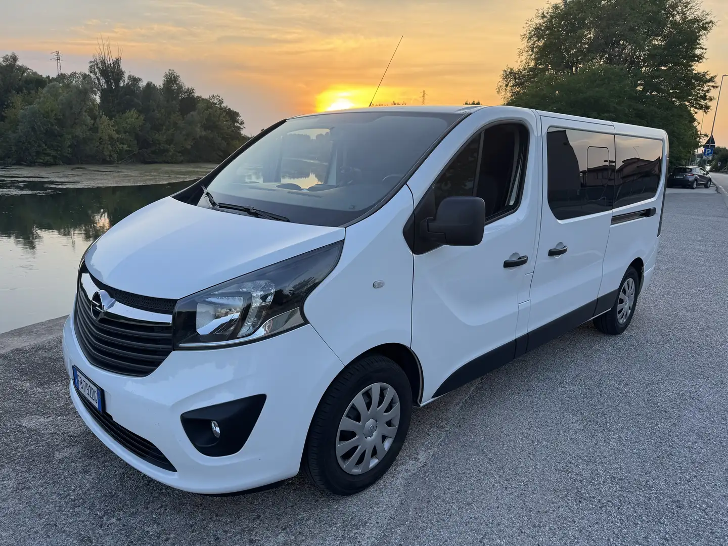 Opel Vivaro operl vivaro 6 posti autocarro biturbo - 1