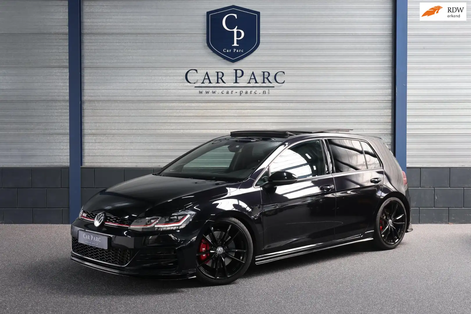 Volkswagen Golf GTI 2.0 TSI TCR 290+PK AKRAPOVIC/VIRTUAL/SFEER/PANO/LE Zwart - 1