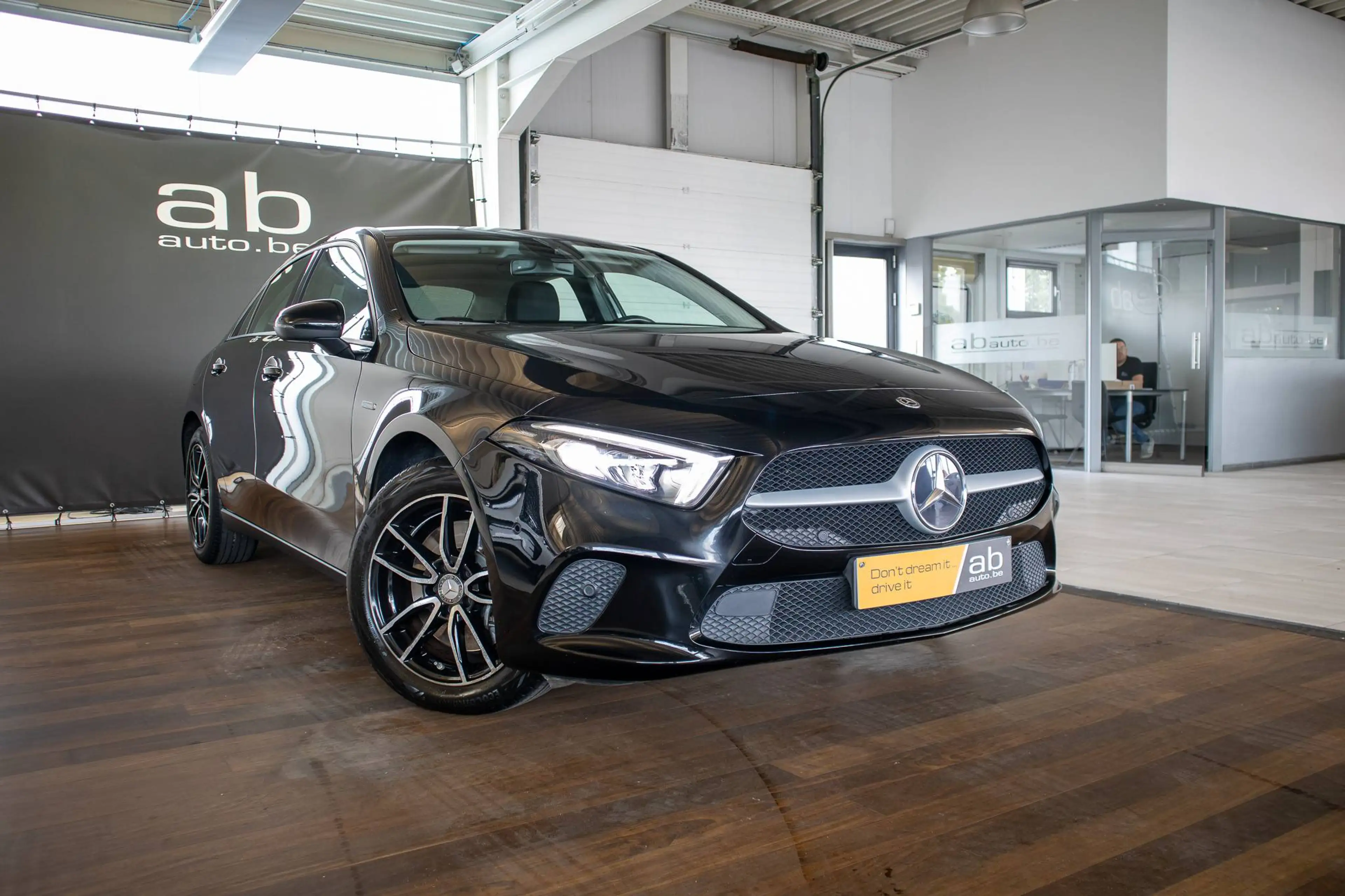 Mercedes-Benz A 250 e PLUG-IN, BERLINE, ZETELVERW., NAVI, CAMERA, DODE HOEK, LANE ASSIST, CC — photo 3