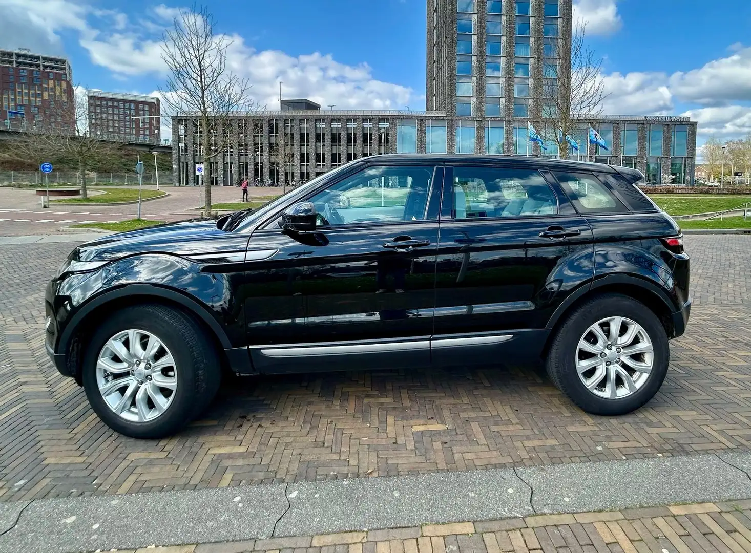 Land Rover Range Rover Evoque Range Rover Evoque 2.2 TD4 4WD P. BnsEd Noir - 2