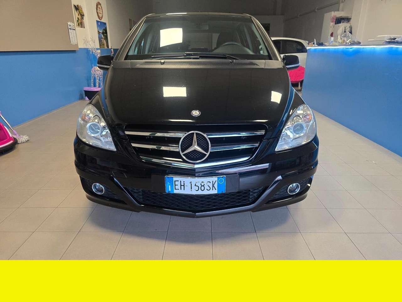 Mercedes-Benz B 180