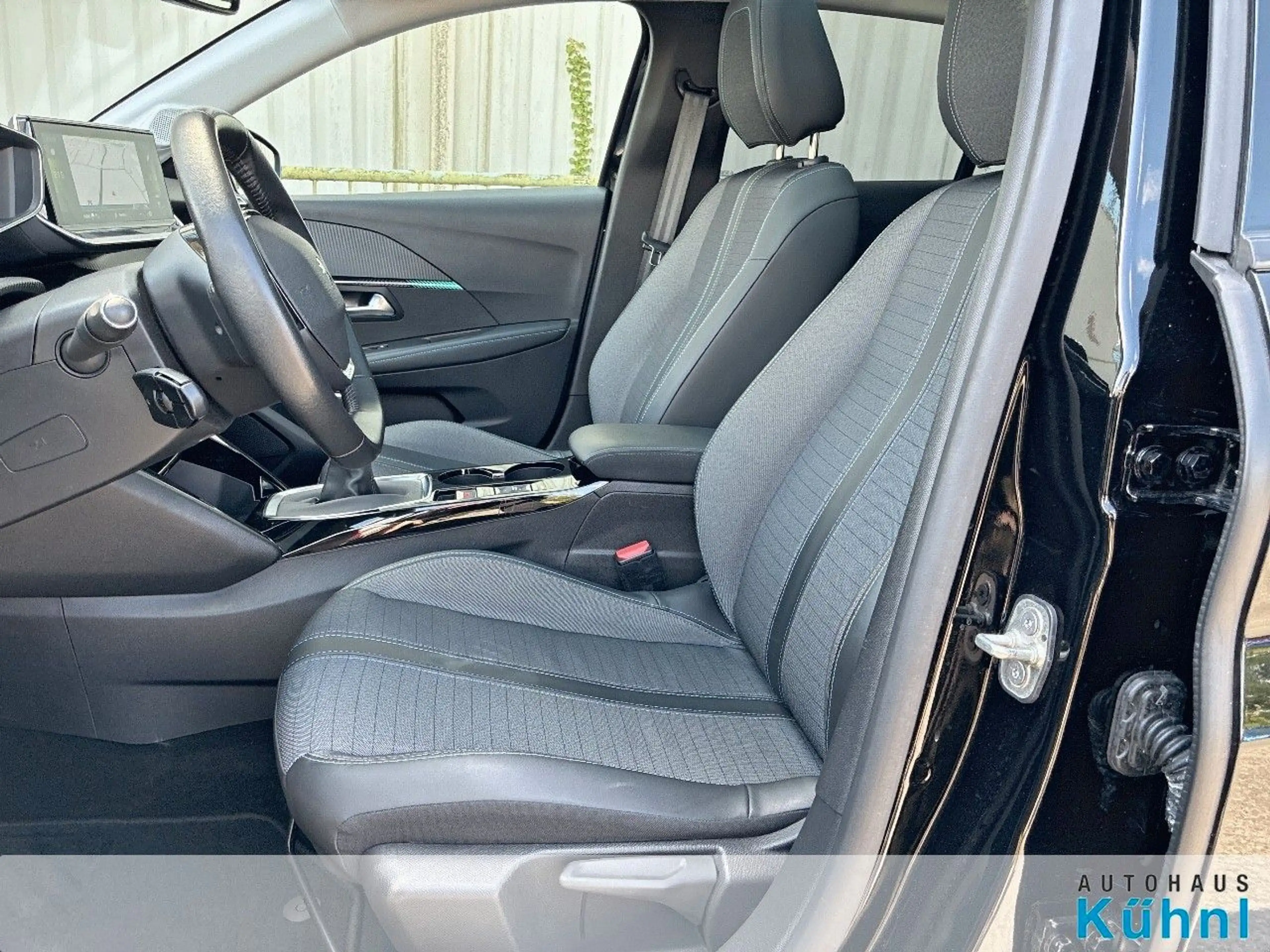 Peugeot 208 Allure PureTech 100 — photo 9