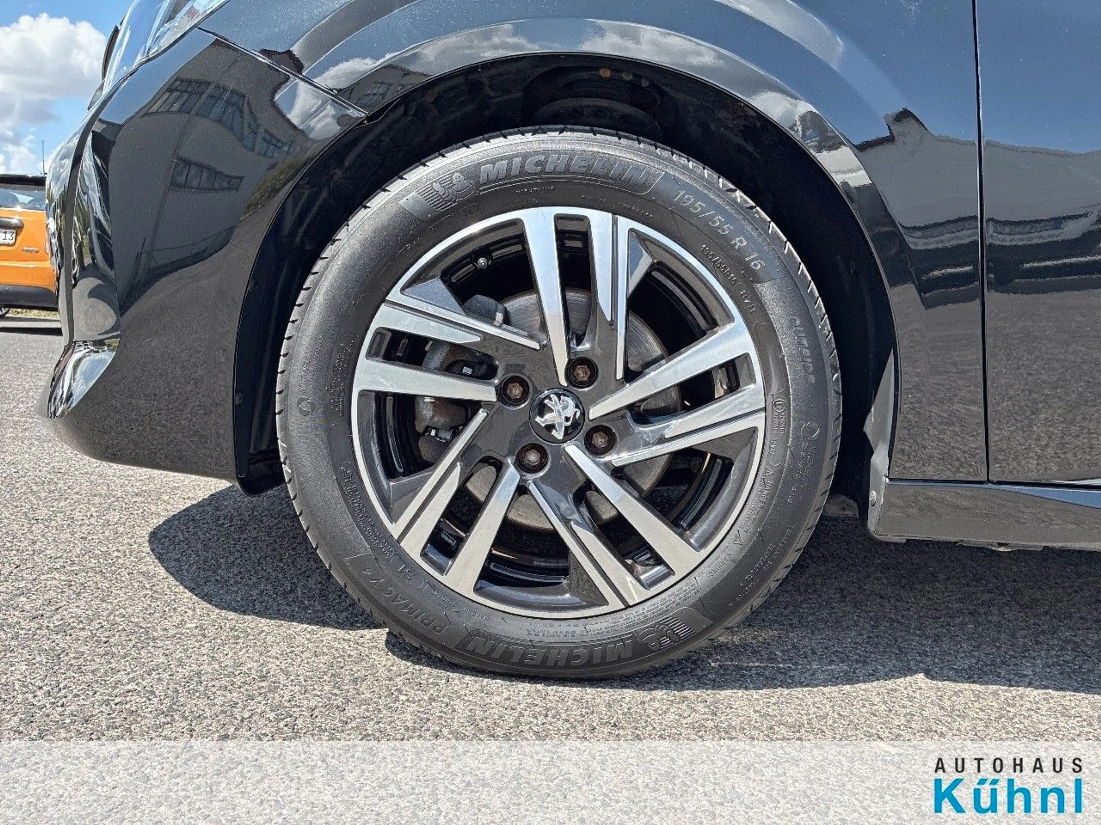 Peugeot 208 Allure PureTech 100 — photo 11