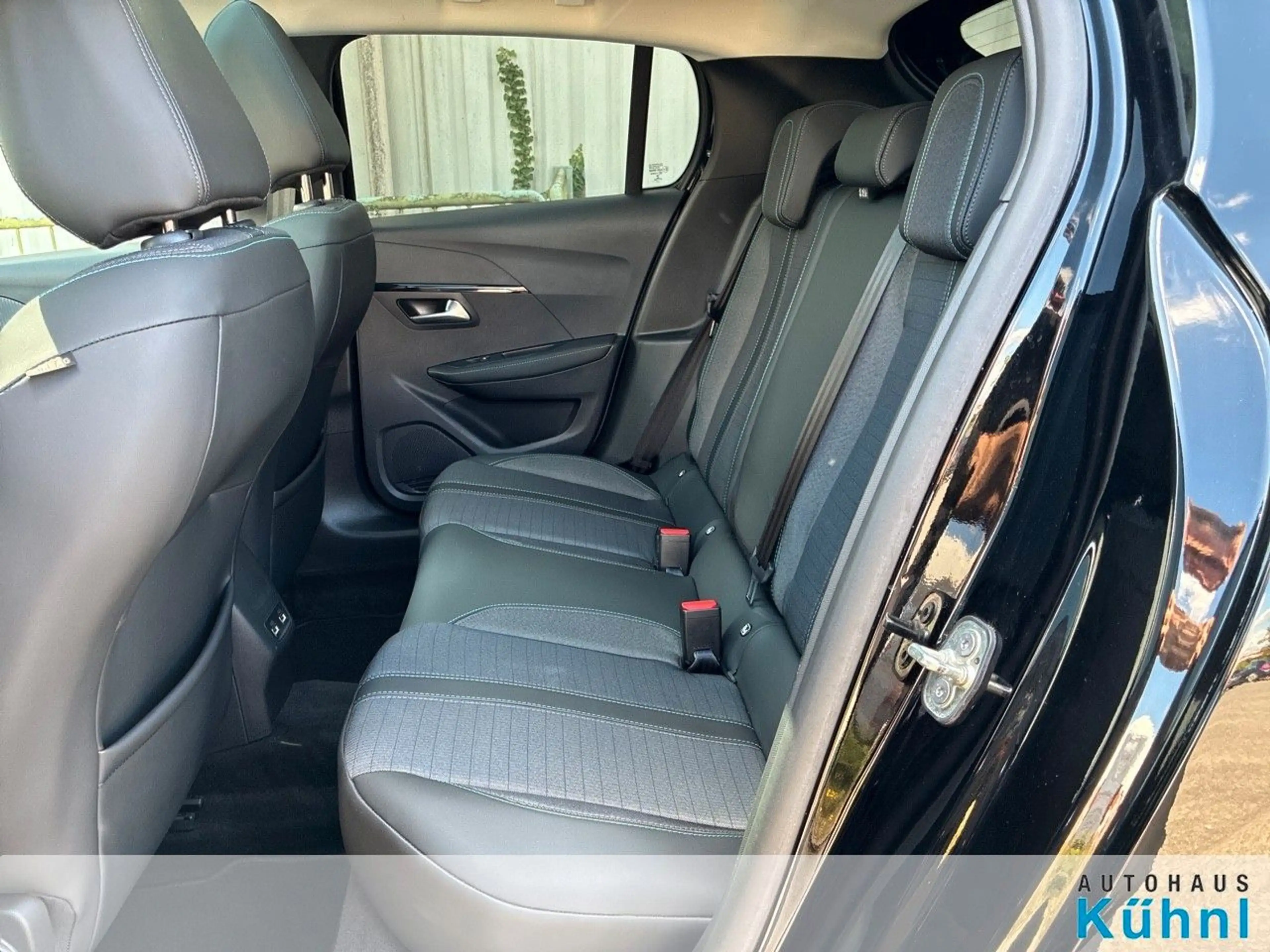 Peugeot 208 Allure PureTech 100 — photo 10