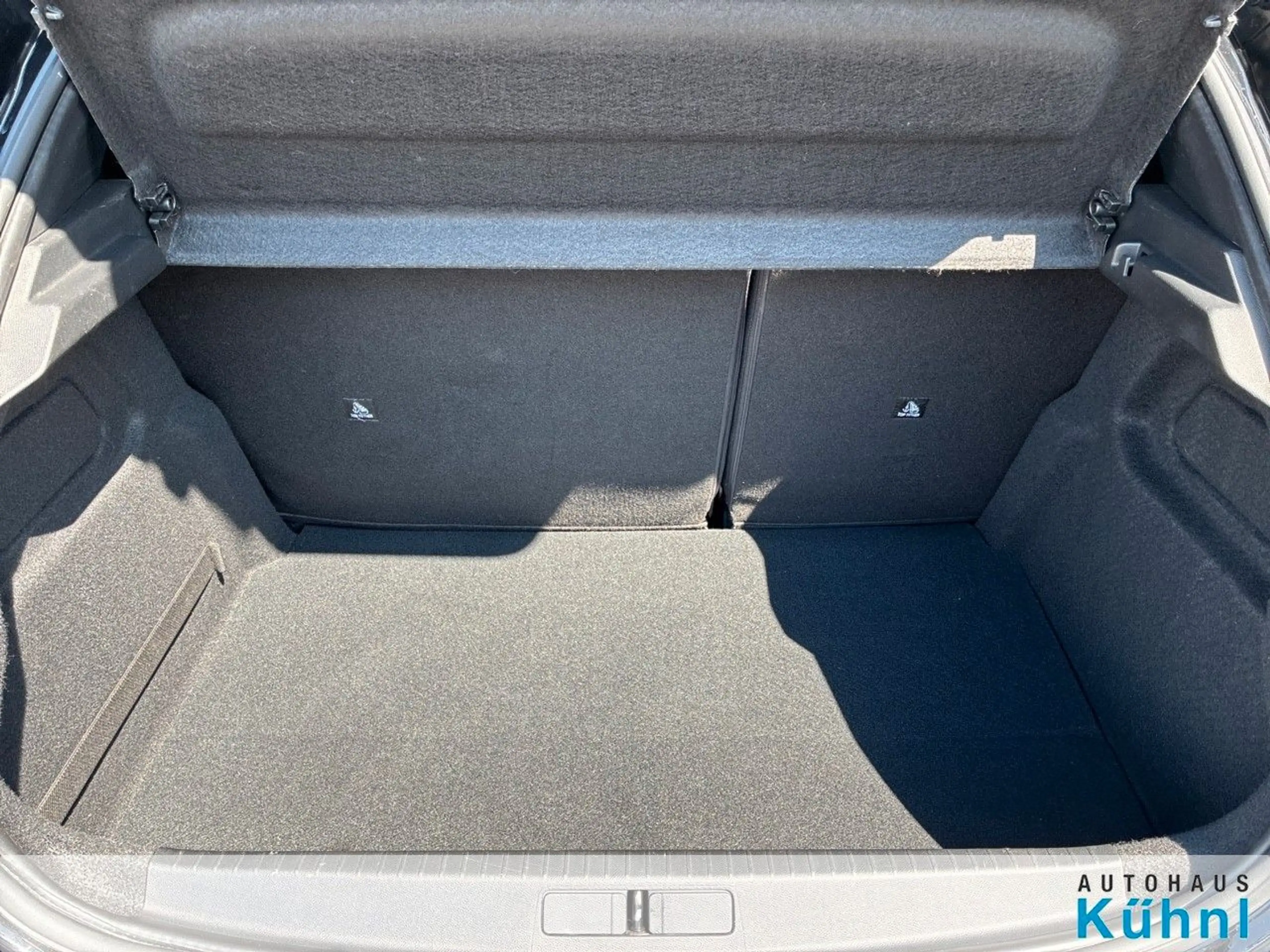 Peugeot 208 Allure PureTech 100 — photo 6