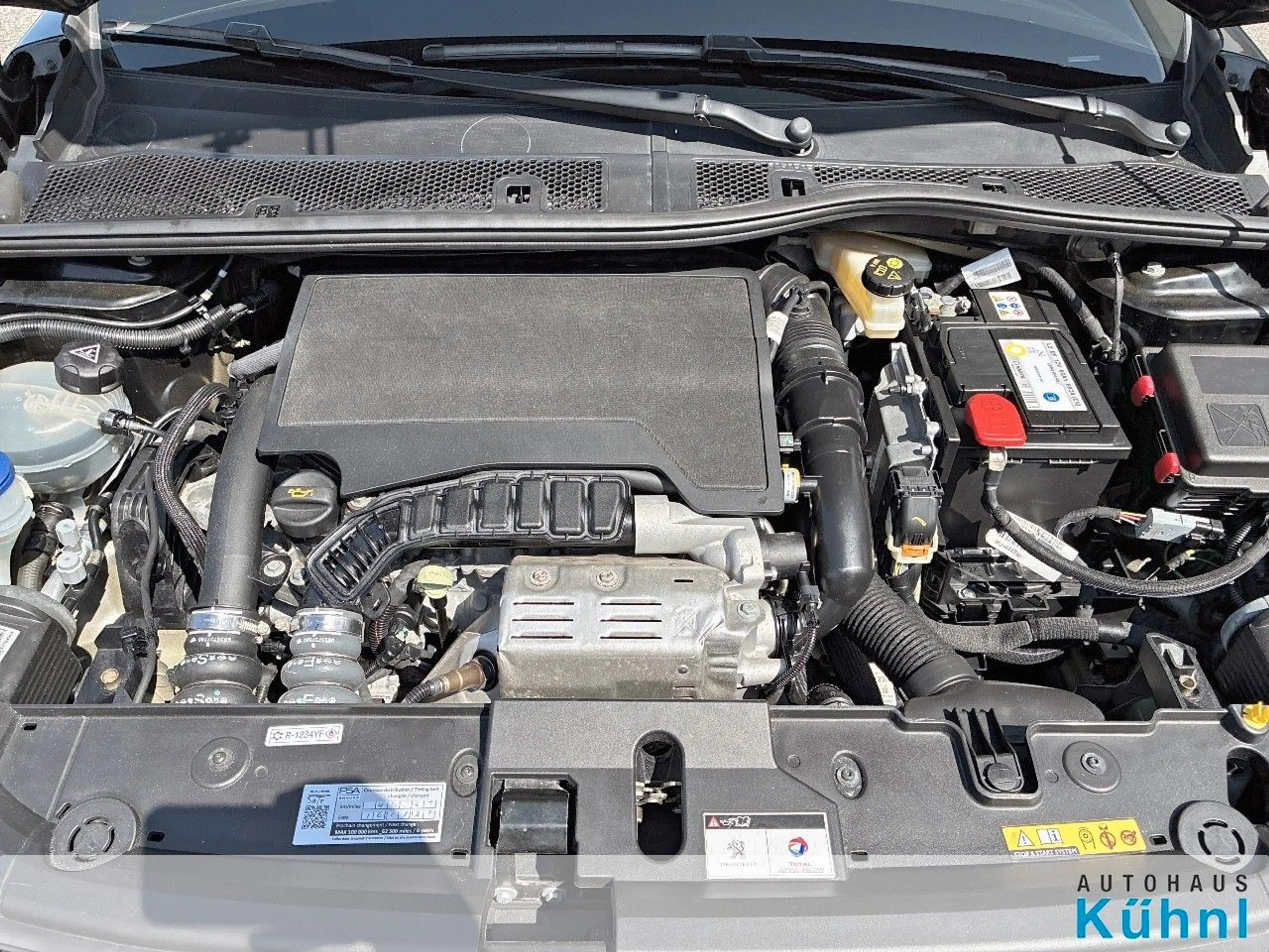 Peugeot 208 Allure PureTech 100 — photo 12