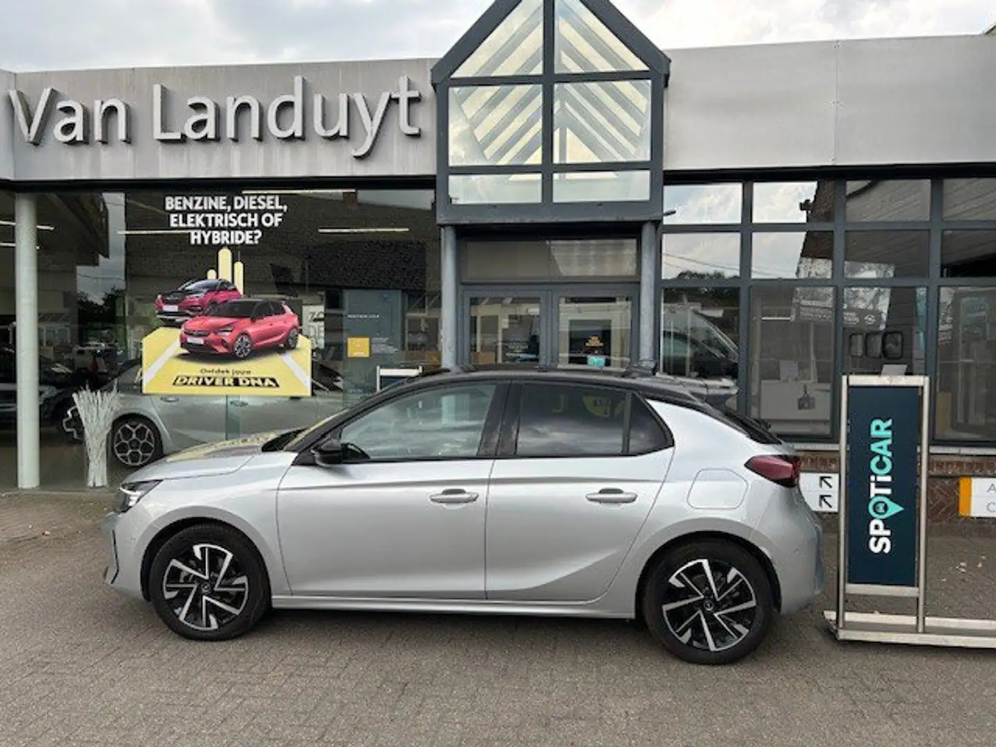 Opel Corsa 1.2 BENZINE Gris - 1