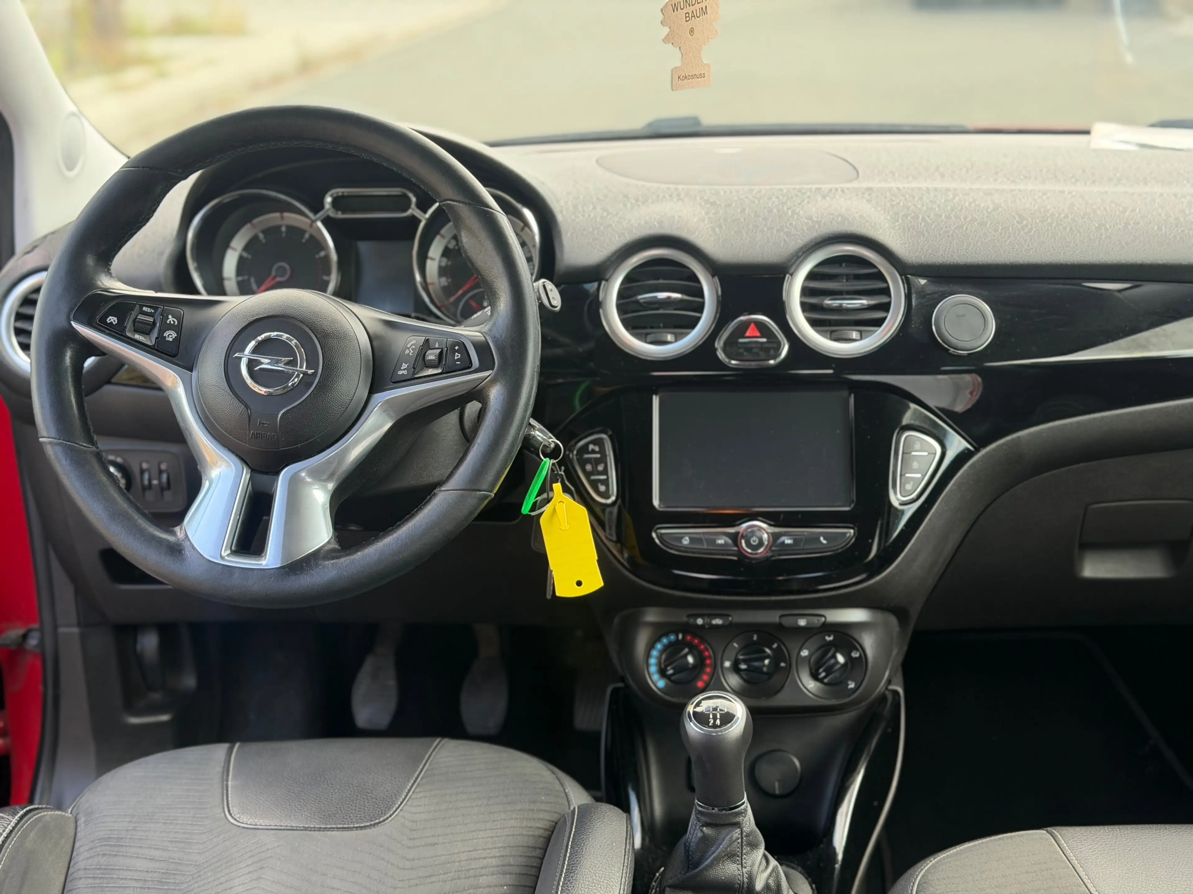 Opel Adam 1,2 / Germany's next Topmodel / TÜV 03/28 — photo 10