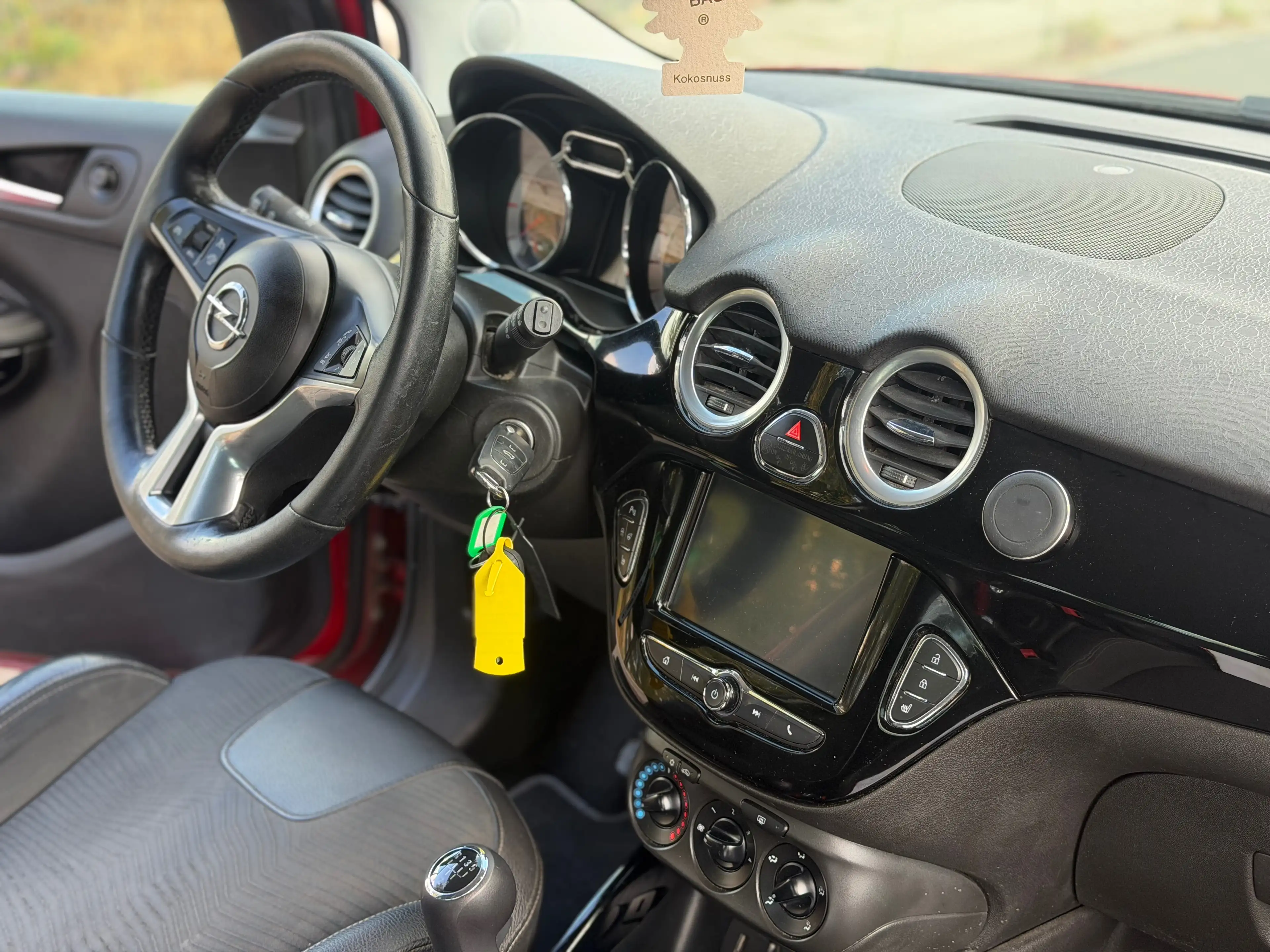 Opel Adam 1,2 / Germany's next Topmodel / TÜV 03/28 — photo 11