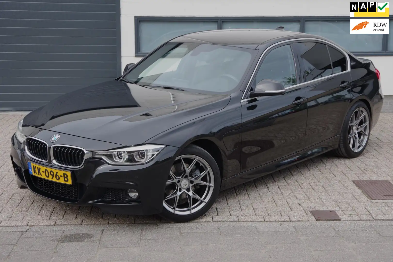 BMW 330 3-serie 330e M-sport LEDER/NAVI Zwart - 1
