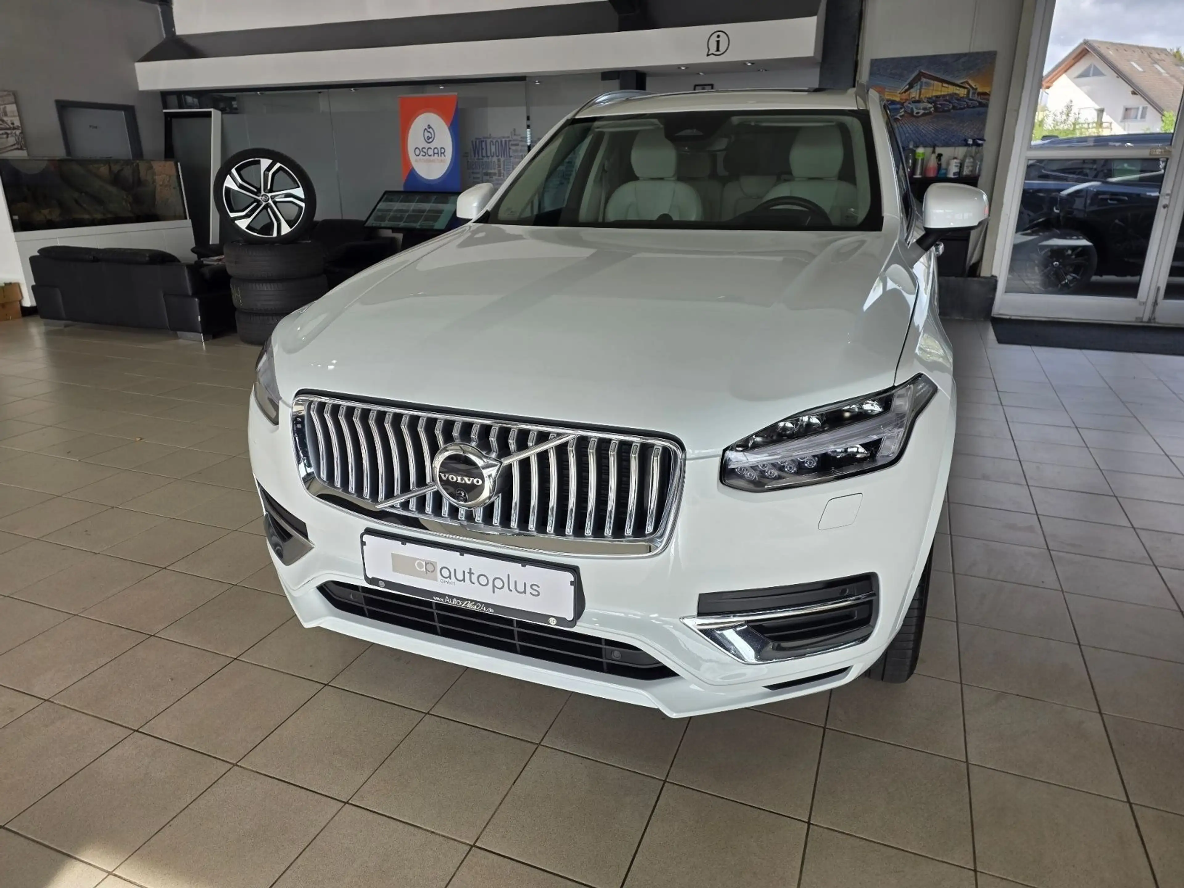 Volvo XC90 T8 Ultimate Bright Recharge AWD B&W Massage — photo 2