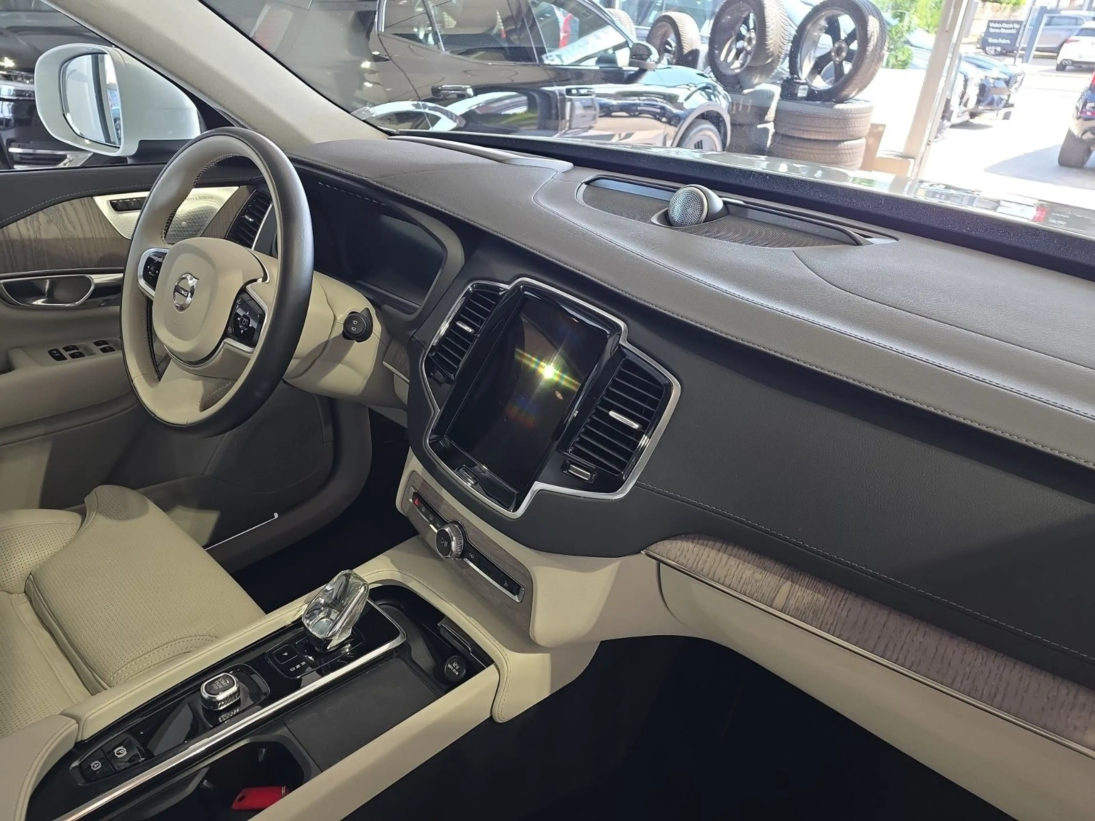 Volvo XC90 T8 Ultimate Bright Recharge AWD B&W Massage — photo 12