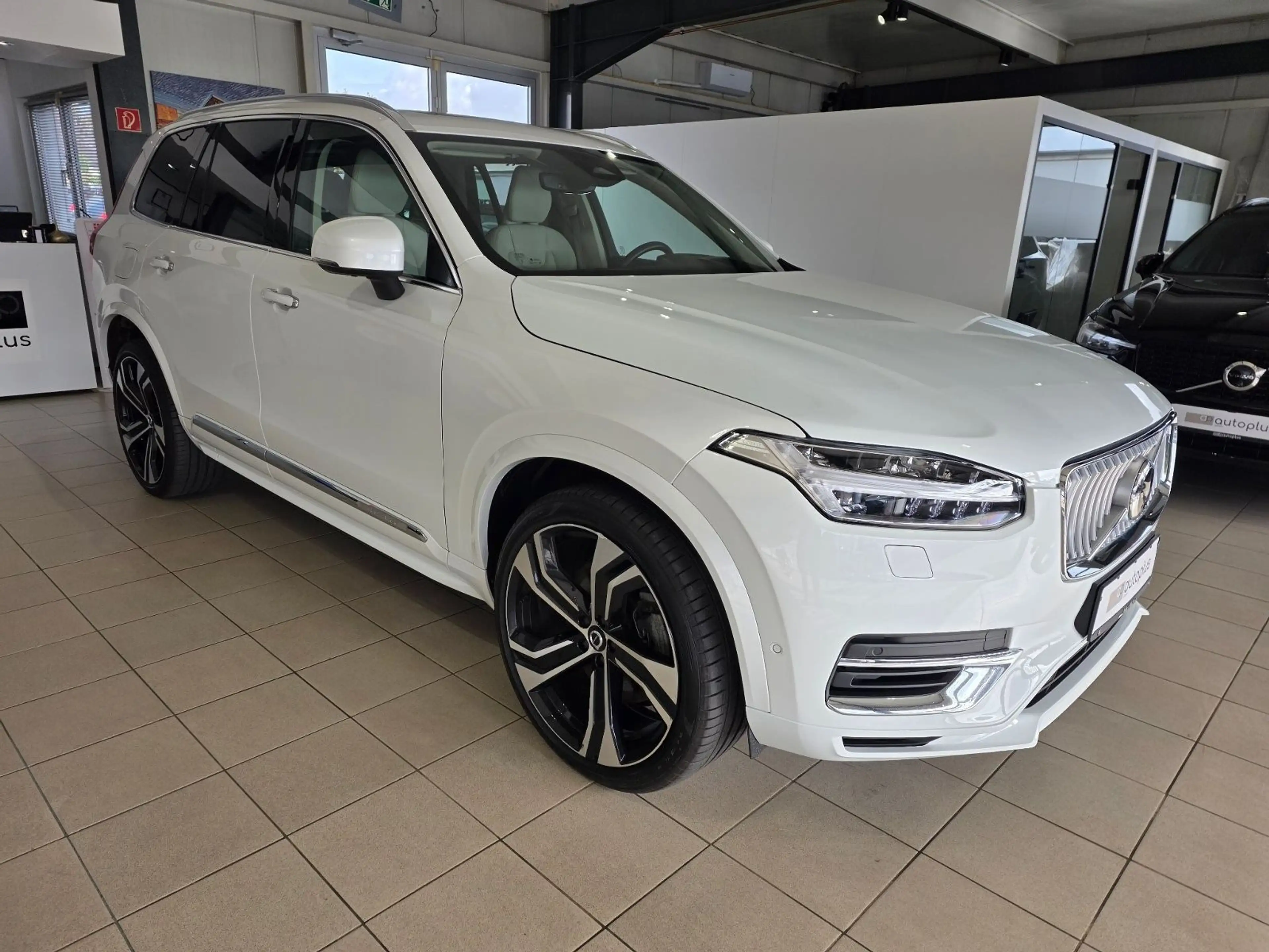 Volvo XC90 T8 Ultimate Bright Recharge AWD B&W Massage — photo 5