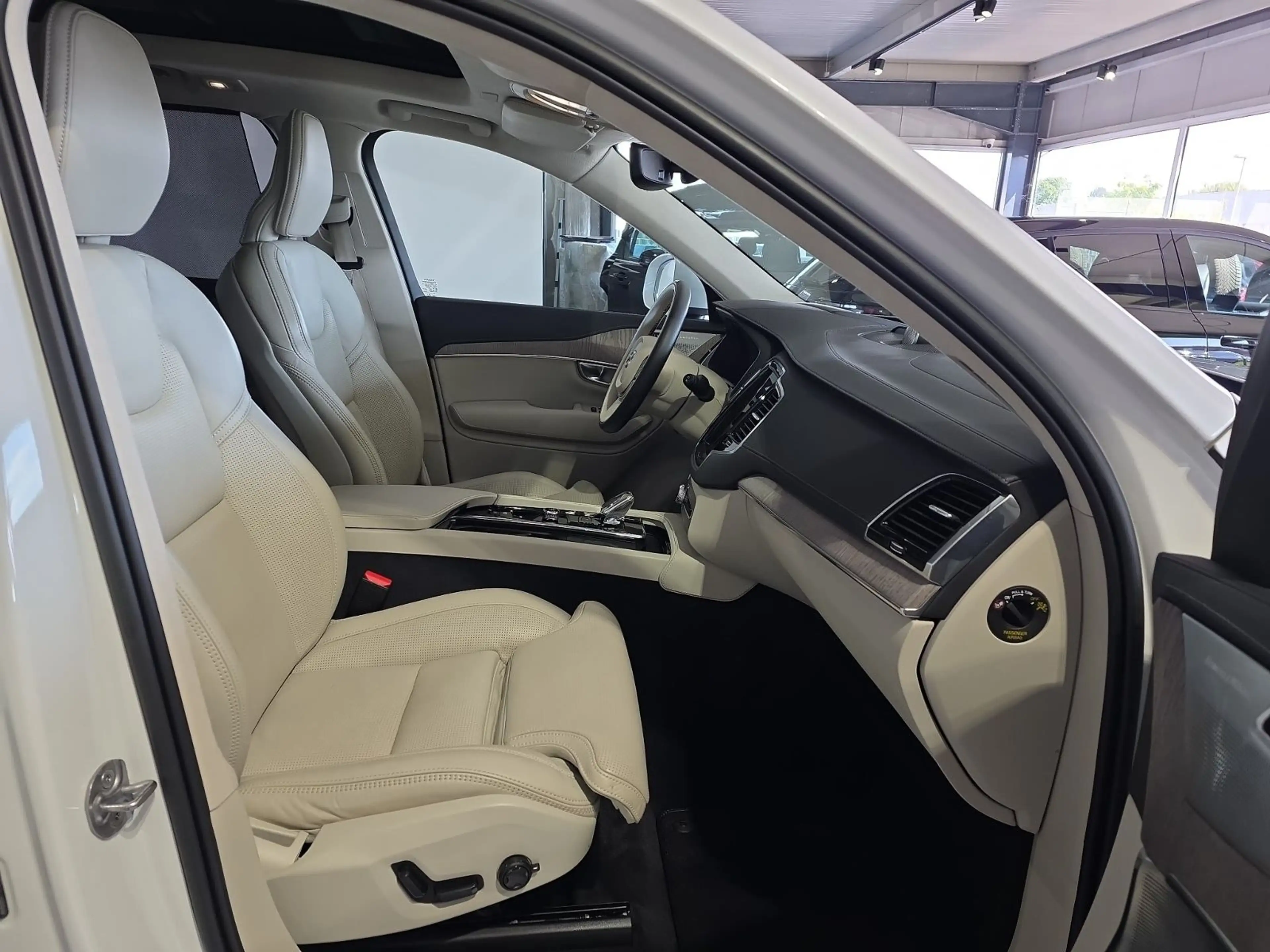 Volvo XC90 T8 Ultimate Bright Recharge AWD B&W Massage — photo 11