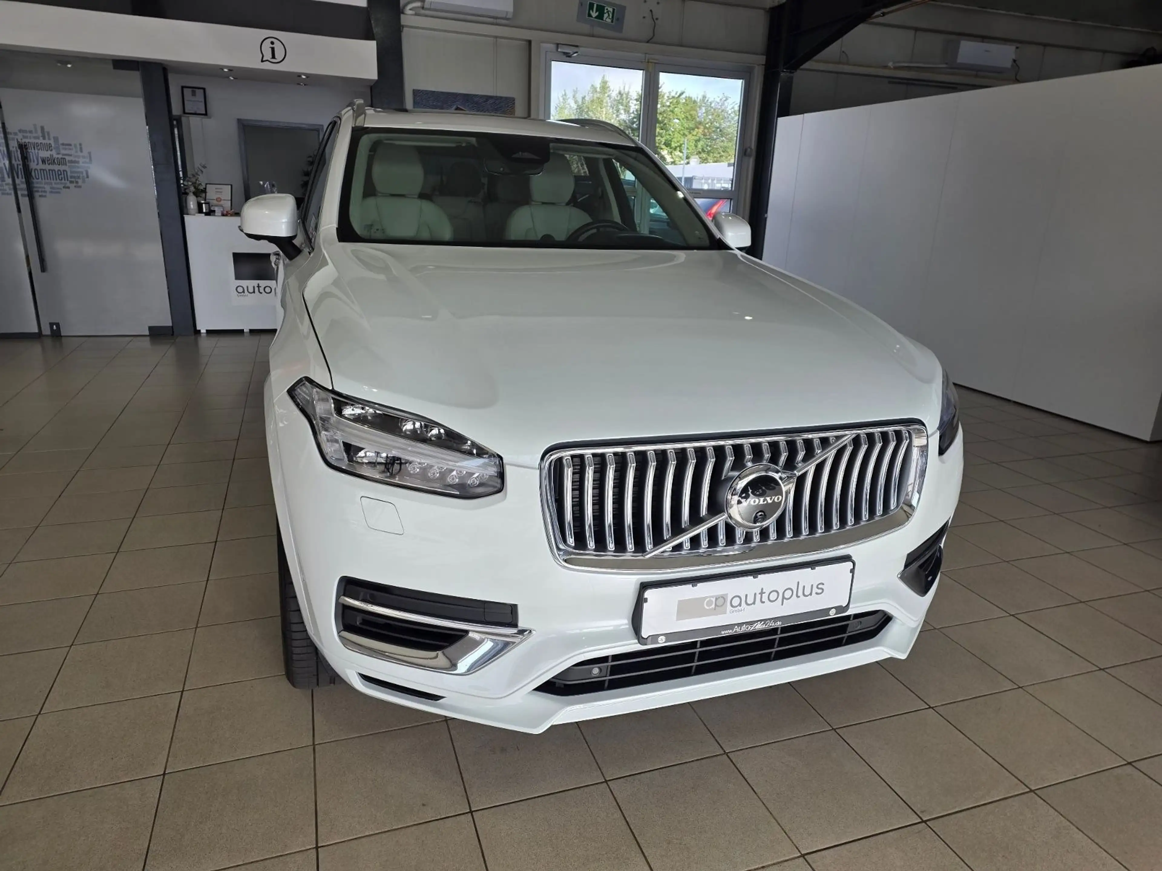 Volvo XC90 T8 Ultimate Bright Recharge AWD B&W Massage — photo 4