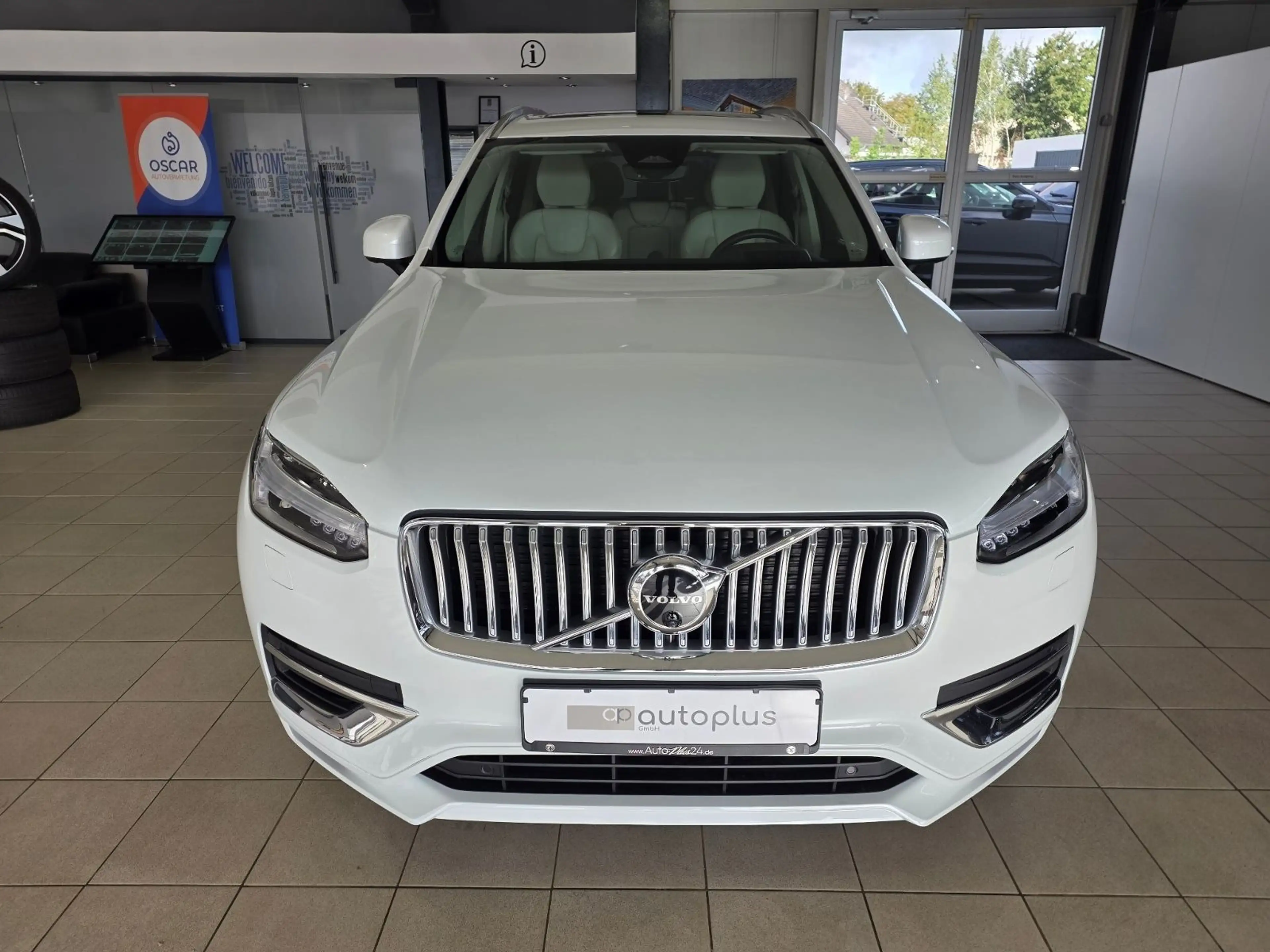 Volvo XC90 T8 Ultimate Bright Recharge AWD B&W Massage — photo 3