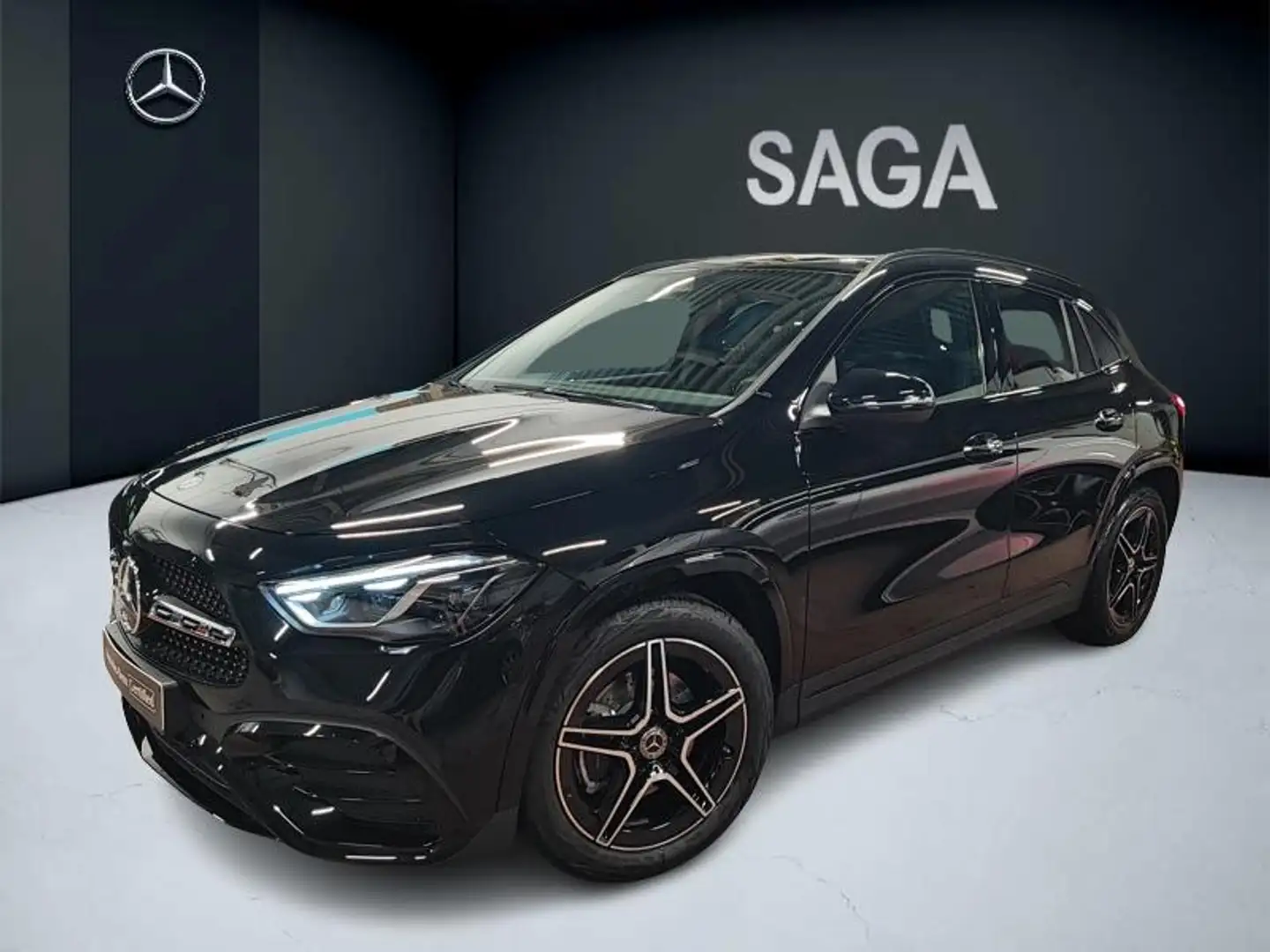 Mercedes-Benz GLA 180 Schwarz - 1
