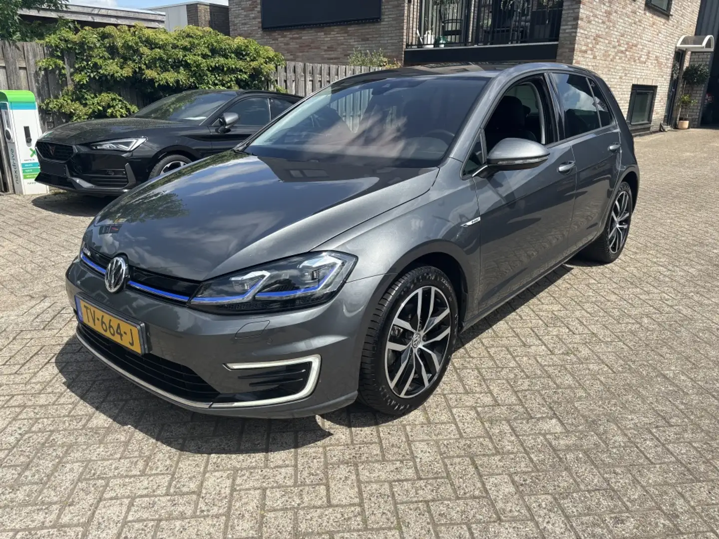 Volkswagen e-Golf E-Golf Full-option leer/Apple-carplay/Navi/premium Grijs - 1