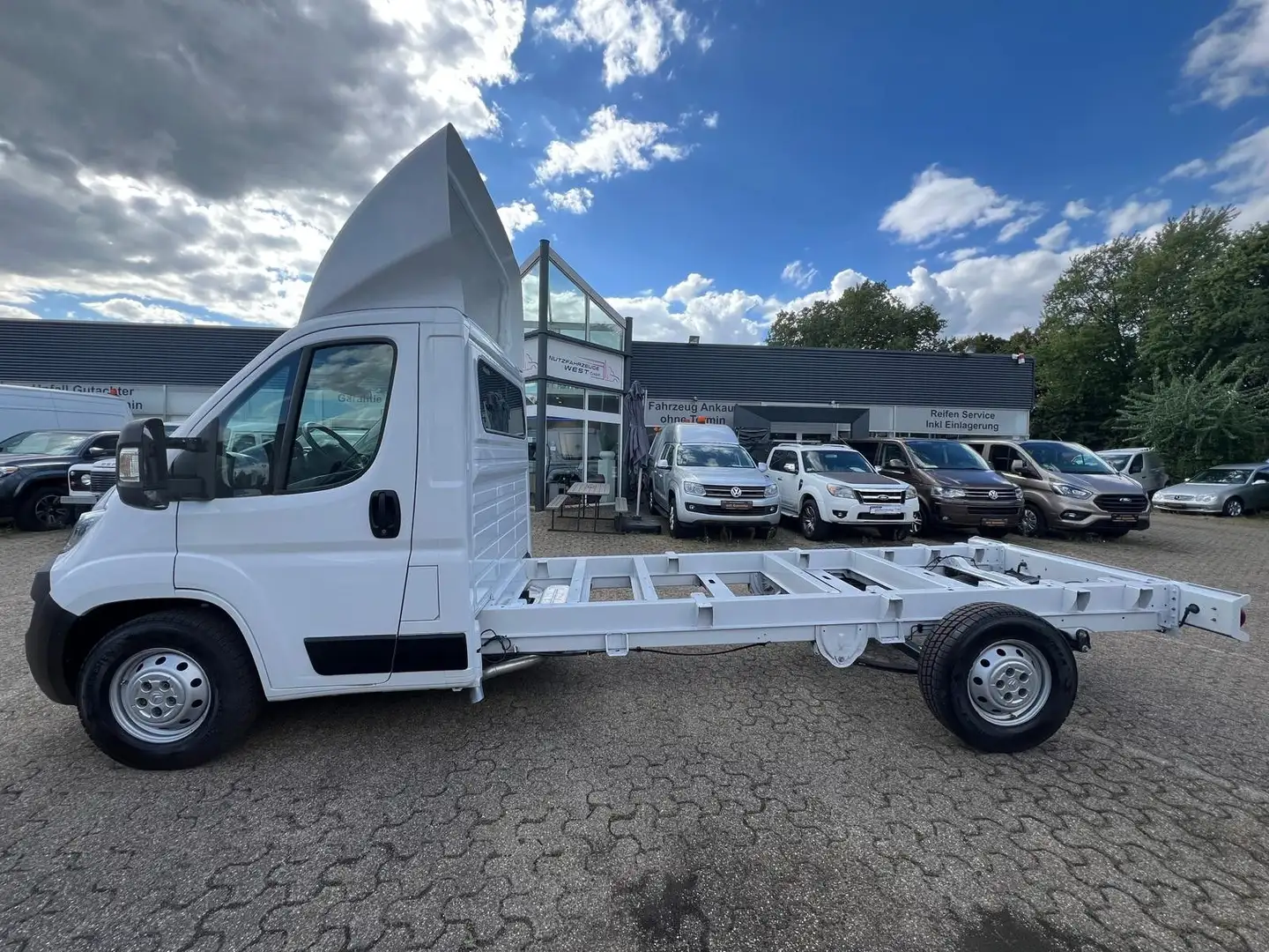 Citroen Jumper 2,2 HDI Maxi Fahrgestell *Luftfederung* Bílá - 2