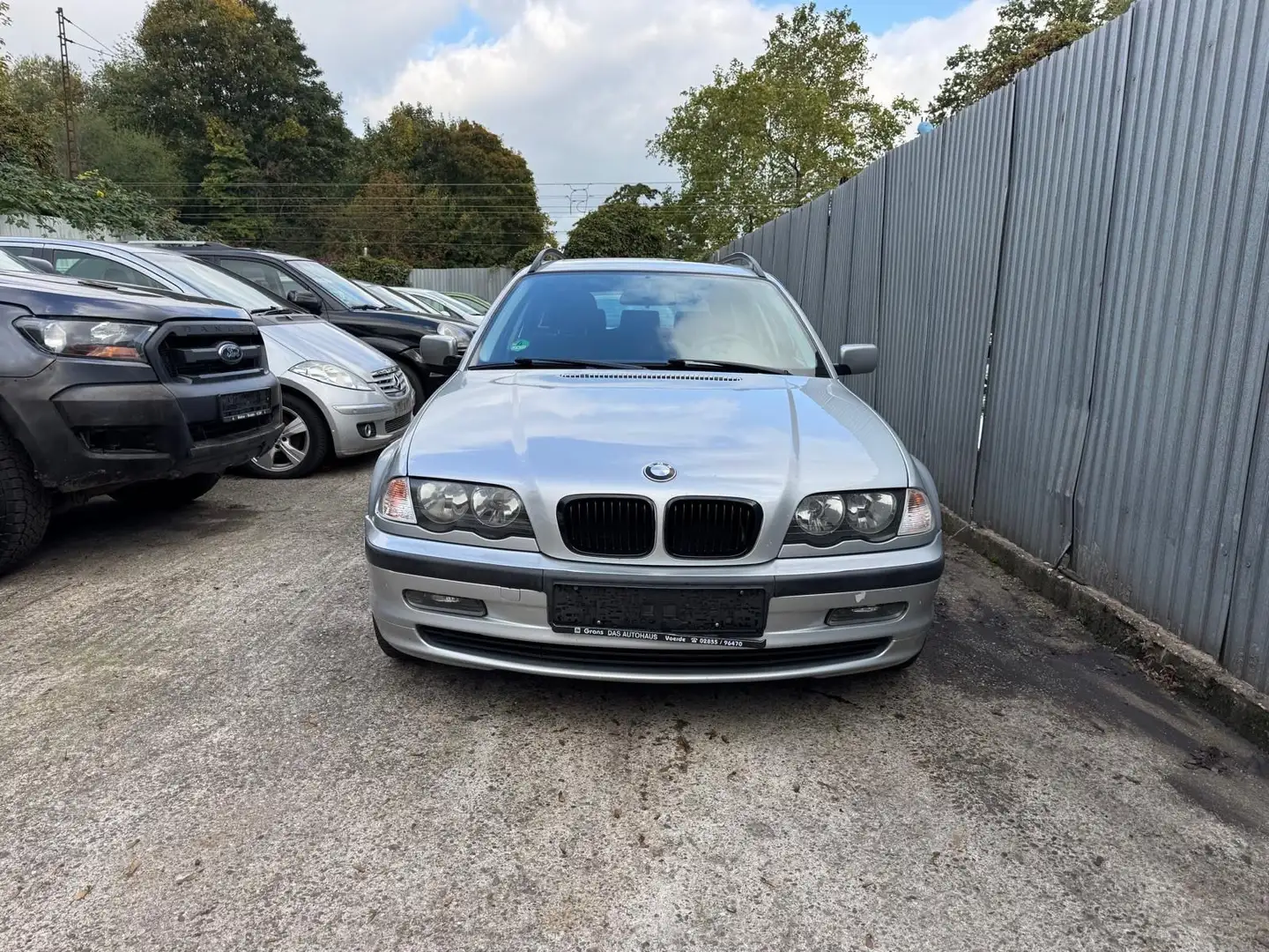 BMW 320 i touring TÜV NEU*AUTOMATIK Silber - 2