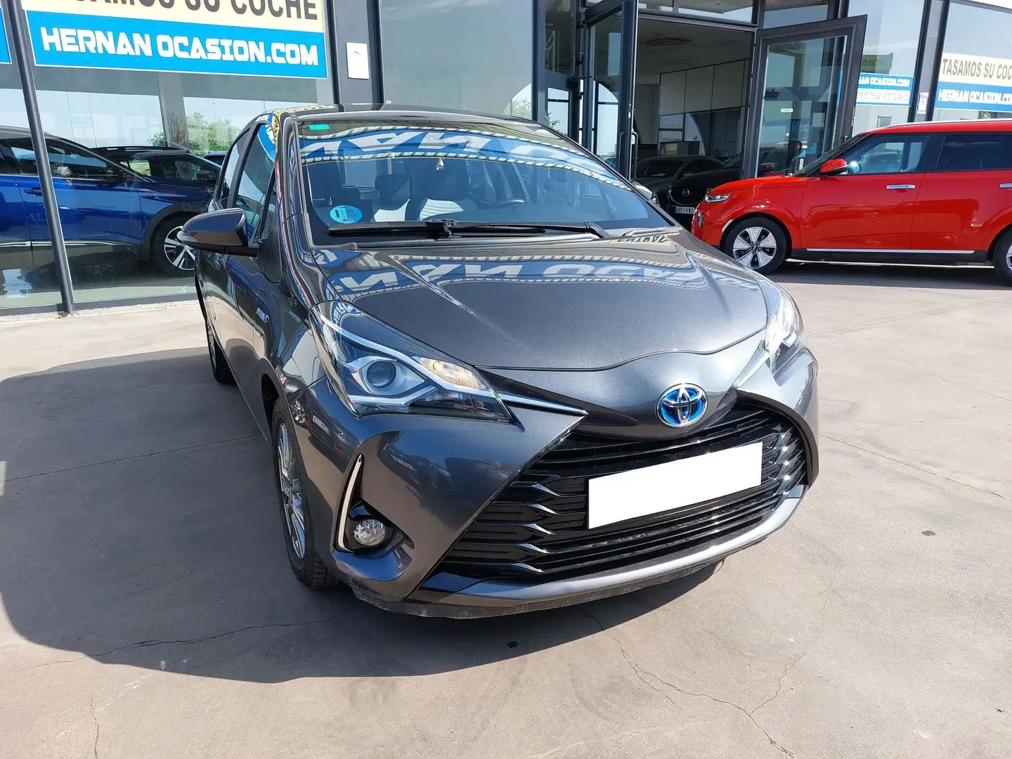 Toyota Yaris Hybrid 1.5 Advance Gris - 1