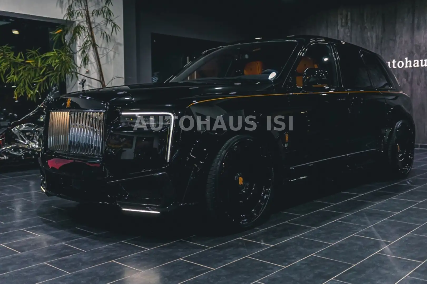Rolls-Royce Cullinan Series II BLACK BADGE NOVITEC WIDEBODY Schwarz - 2