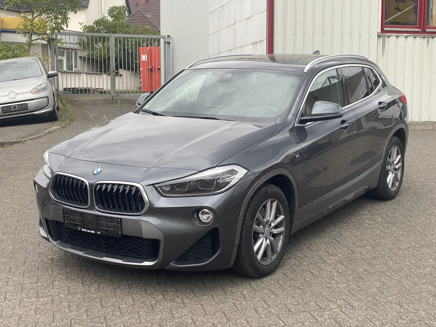 BMW X2 xDrive 20 i M Sport X ~Pano~LED~Headup Grau - 1