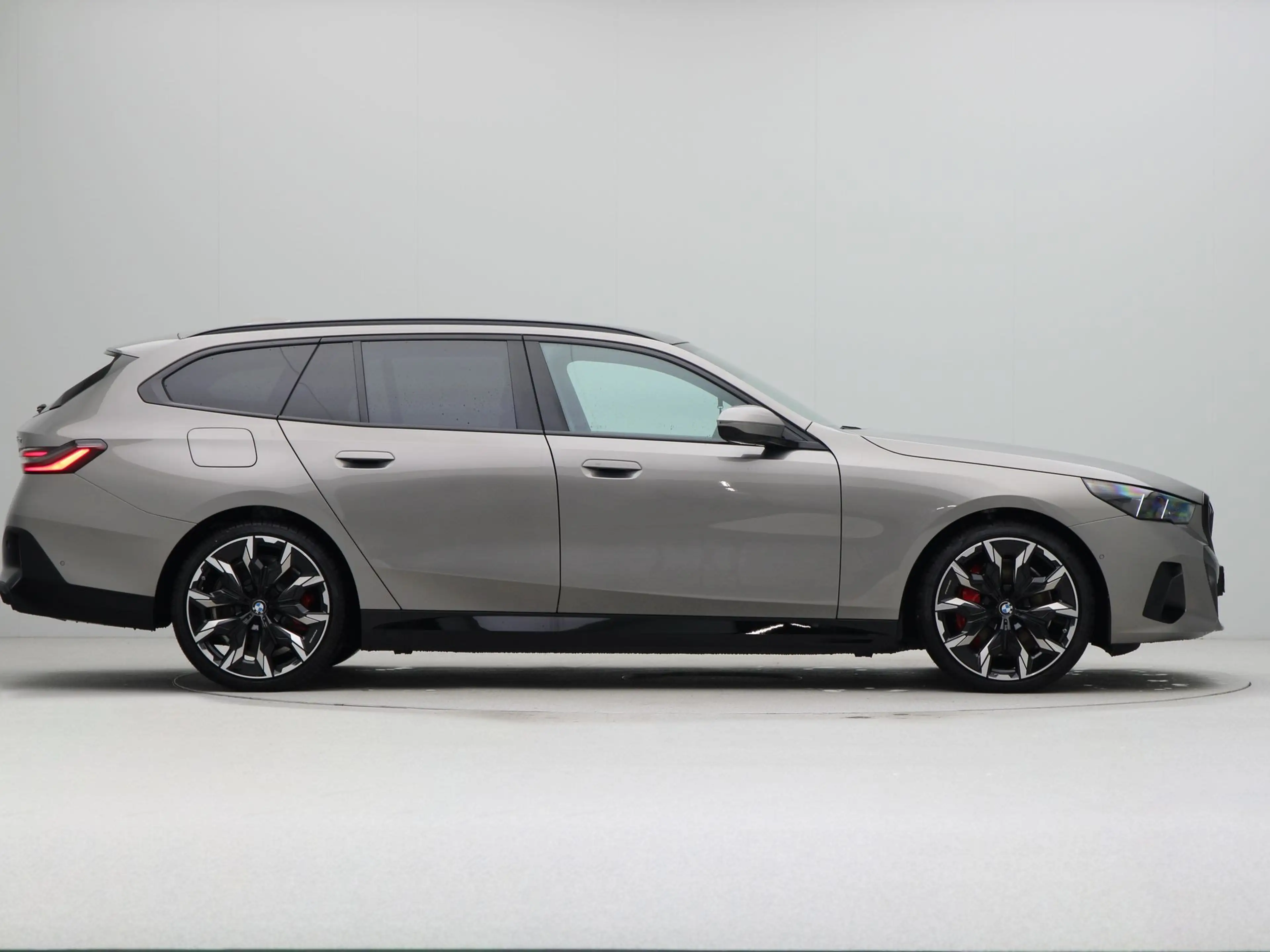 BMW 550 5 Serie Touring 550e xDrive — photo 8