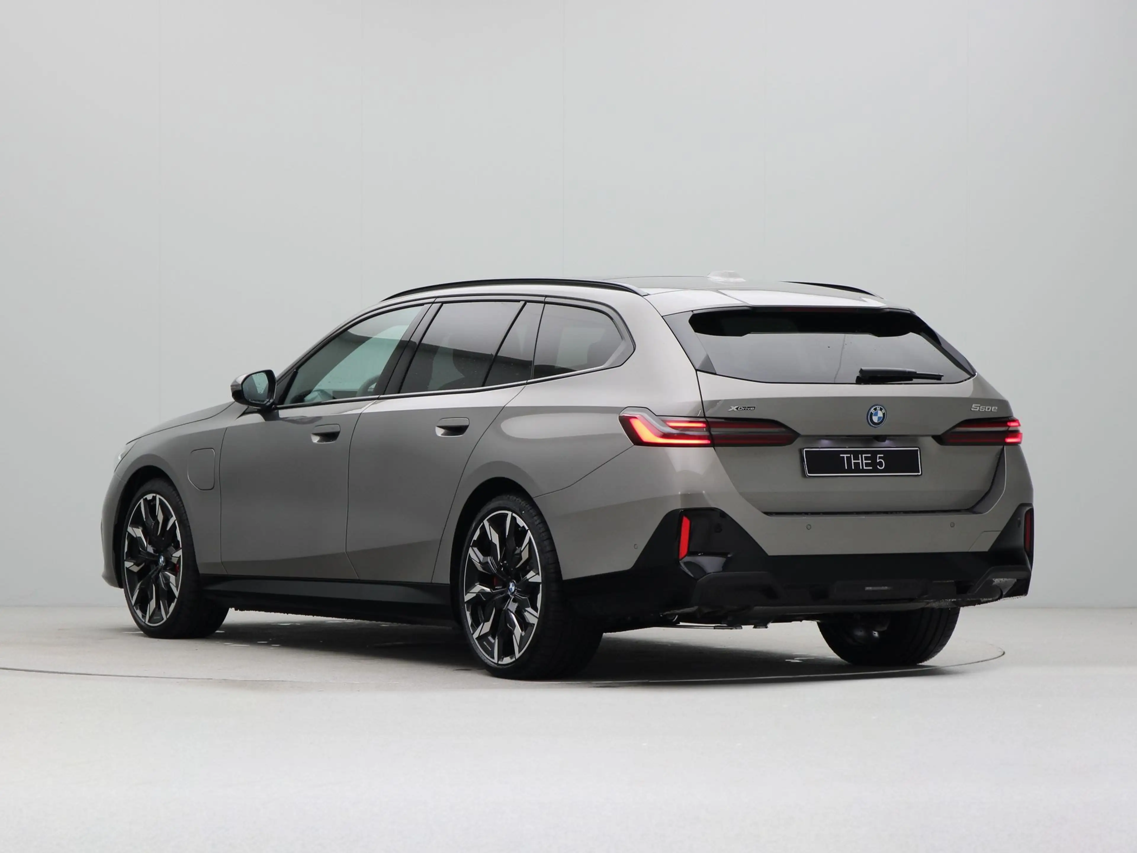 BMW 550 5 Serie Touring 550e xDrive — photo 11